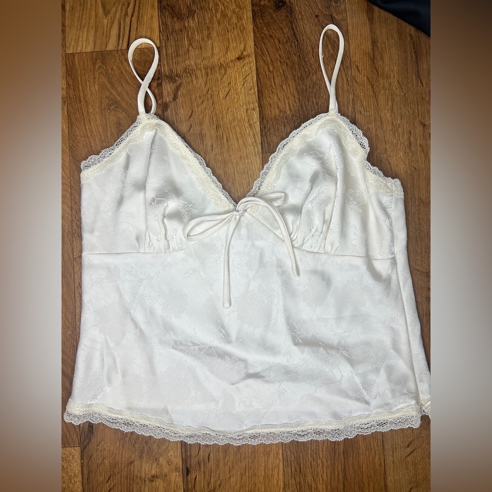 Little Lie Women’s Small Ivory Lave Top with bow - Picture 3 of 8